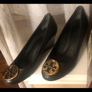 New worn twice Tory Burch Black Wedge heels